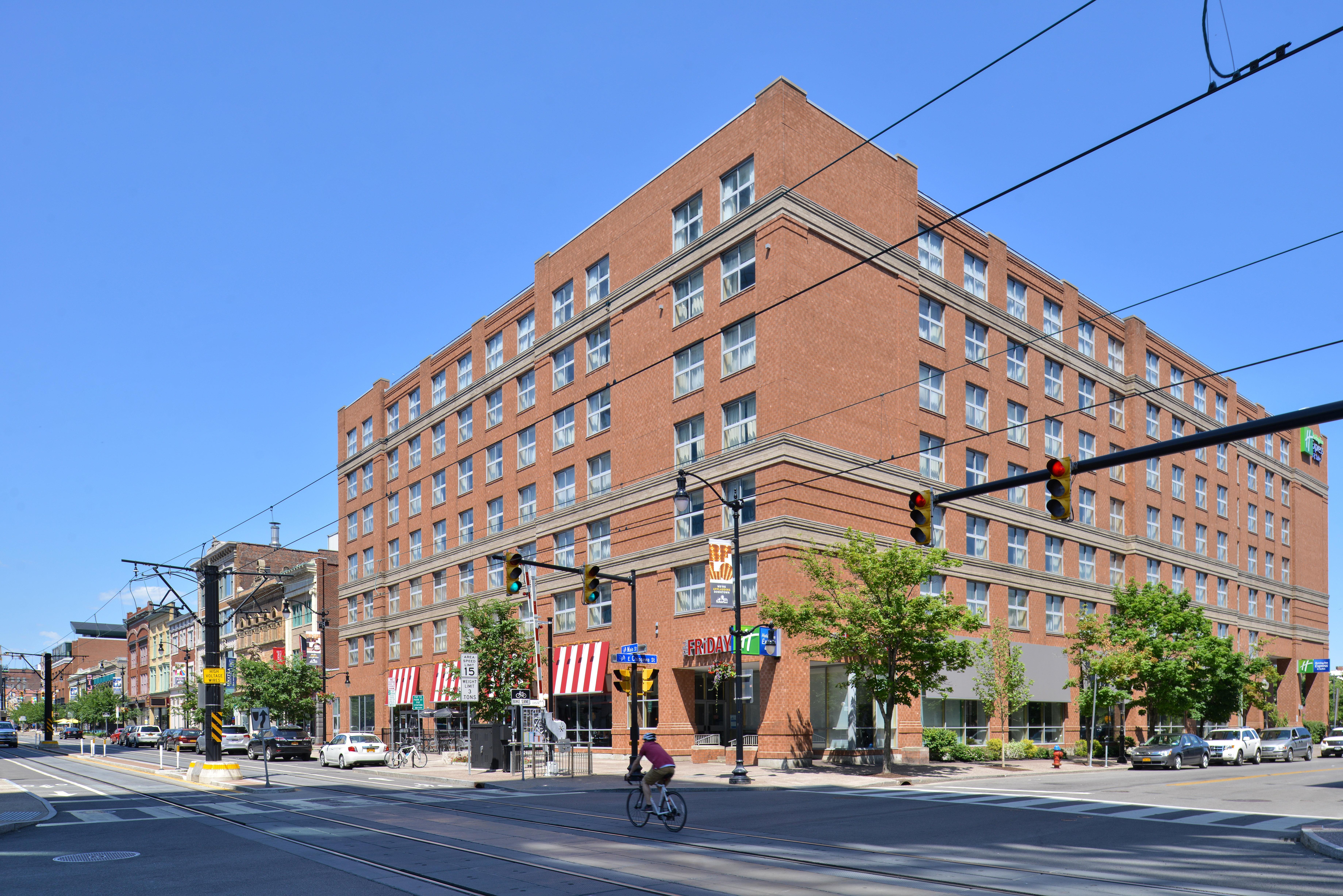 Holiday Inn Express & Suites Buffalo Downtown By Ihg Extérieur photo